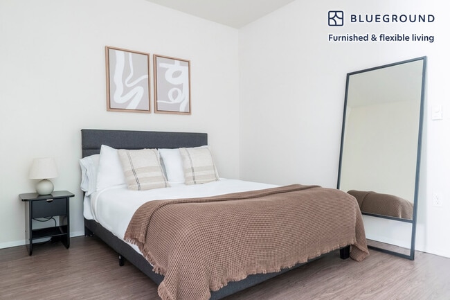 Photo - 4302 7th Ave NE Unit FL3-ID913