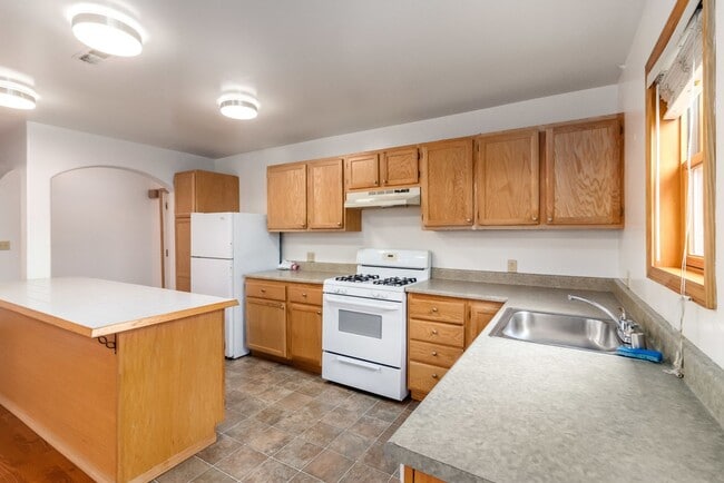 Photo - 2037 Clinton Ave Unidad 2037 Clinton Ave #B - LU