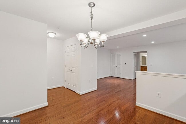 Photo - 4149 S Four Mile Run Dr Unidad 304