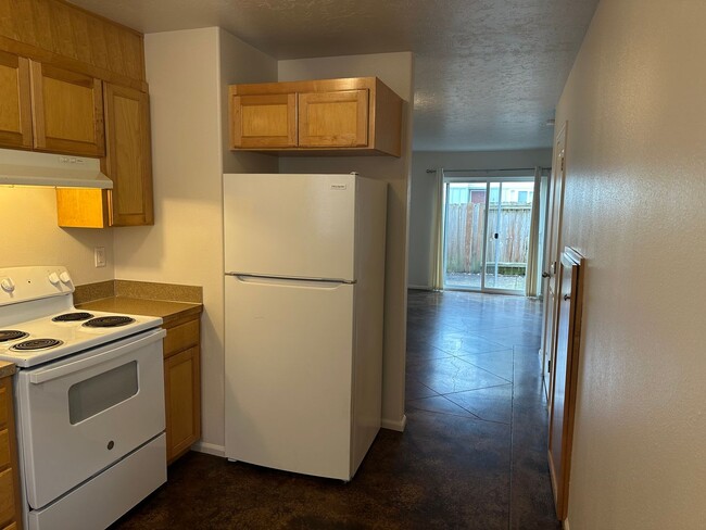 Photo - MOVE IN SPECIAL! 3 bedroom 2 1/2 bathroom ... House