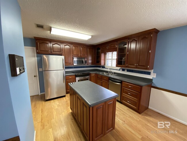 Photo - 22022 Nelson St