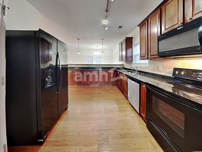 Photo - 10 Oakville Ct