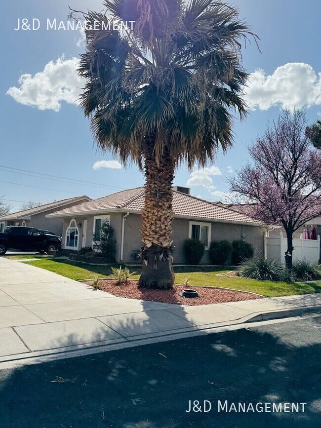 Photo - Newly Remodeled Mostly Furnished Attached ... Unidad A