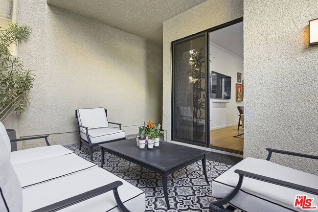 Photo - 2237 Century Hill