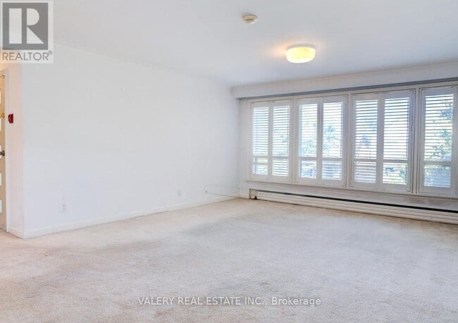 Photo - 47 Ranleigh Ave Unit 301