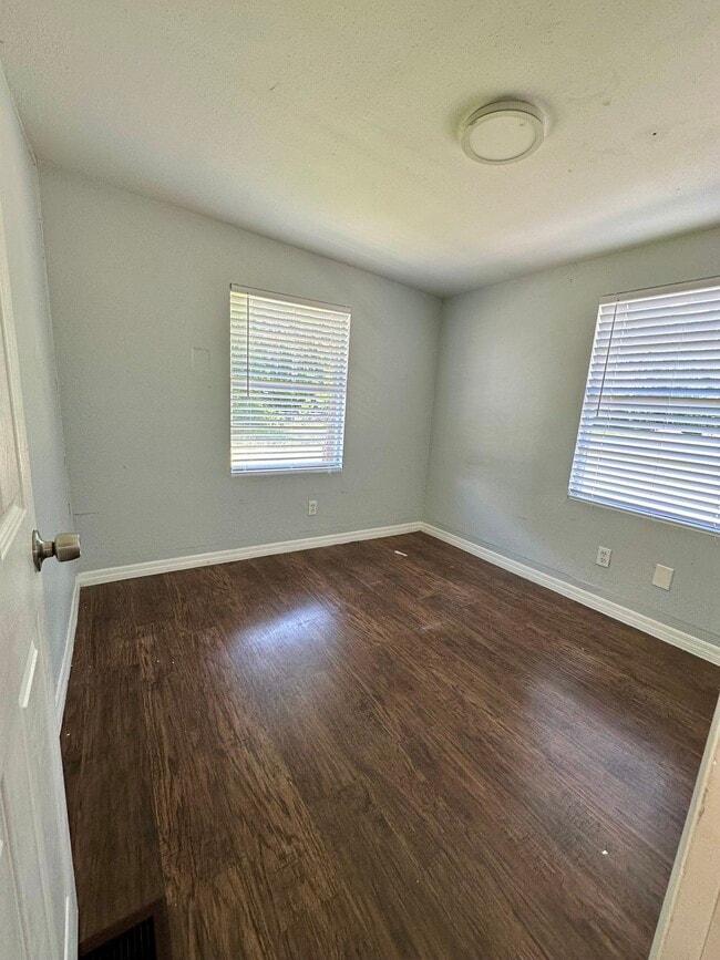 Photo - 2229 E Welch Rd