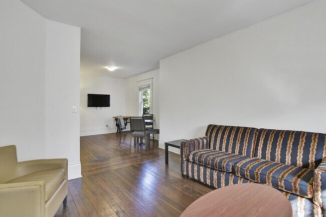 Photo - 1517 Comox St Unit 2