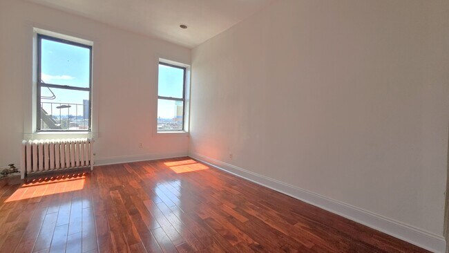 Photo - 20 Magaw Pl Unit 64