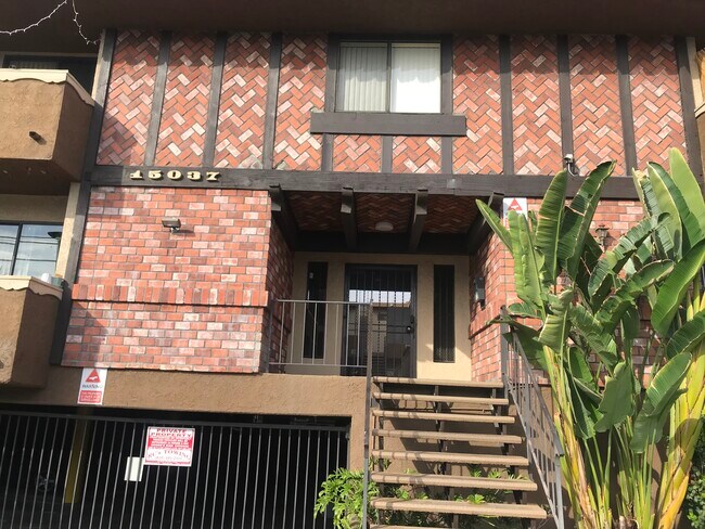 Photo - 15037 Victory Blvd Unit 105