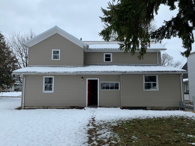 Nice home with Space to grow your Family! - Nice home with Space to grow your Family!