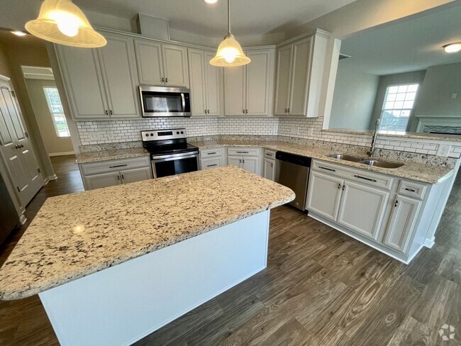Building Photo - Gorgeous 4 Bed 2.5 Bath Home in GSO