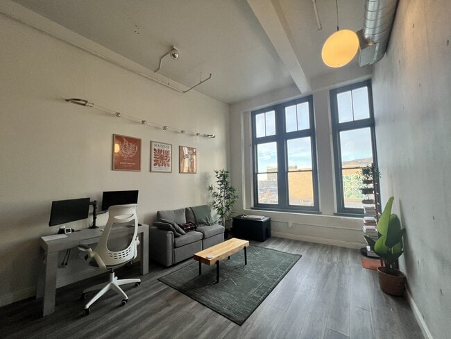 Building Photo - 163 W 200 S