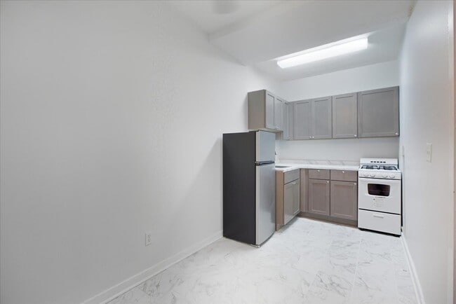 Photo - 3727 N Pine Grove Ave Unit 203