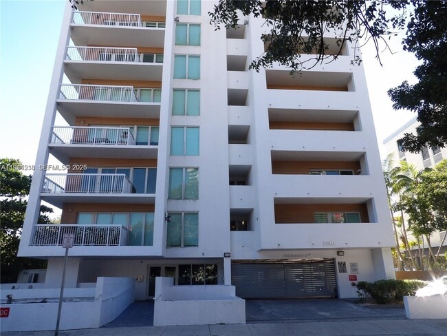 Building Photo - 2740 SW 28th Terrace Unit 507