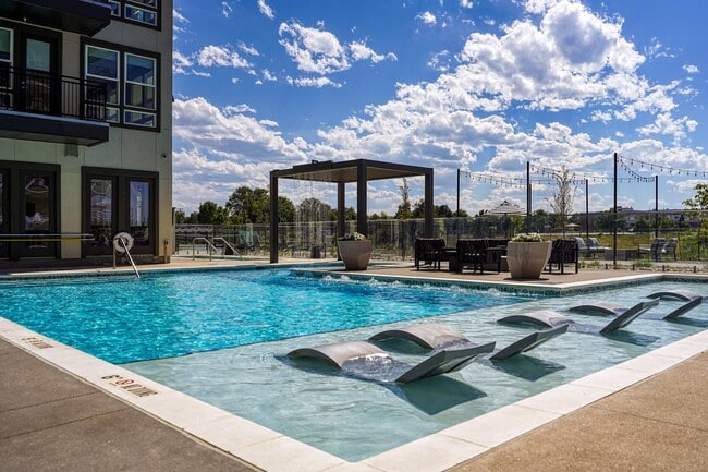 Building Photo - Alexan Montview Plaza Rental