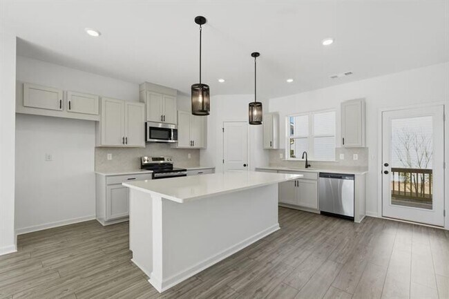 Photo - 6137 Wayburn St