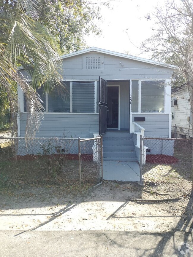 Building Photo - 3/1 Single Family Home Available now! 32204