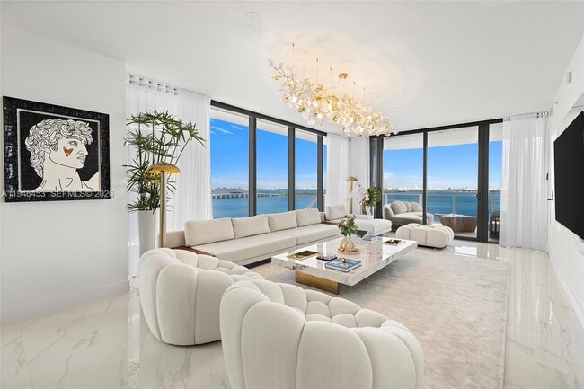 Building Photo - 700 NE 24th St Unit 1601