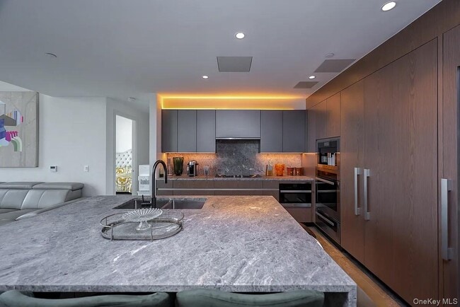 Photo - 133-36 37th Ave Unit PH3B