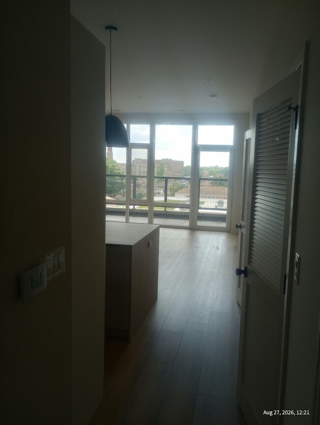 Building Photo - 3207 N Narragansett Ave Unit 408