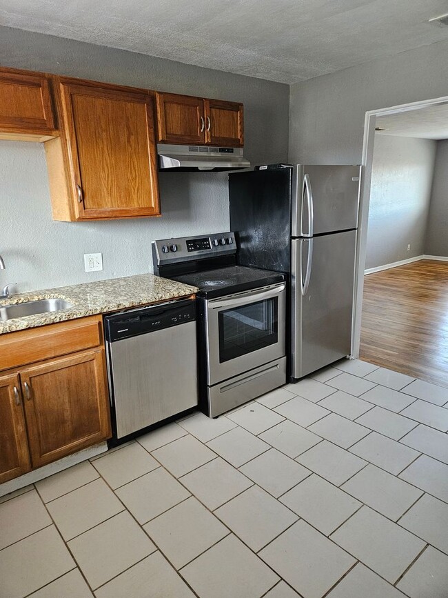 Top Unit, large deck. - Top Apartment Unit, large deck. Unit B11 1021 14