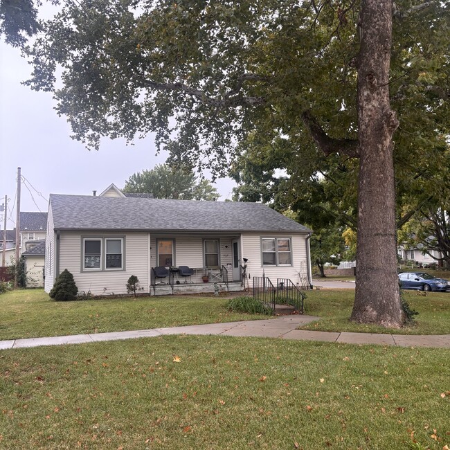 Photo - 923 SW 8th Ave