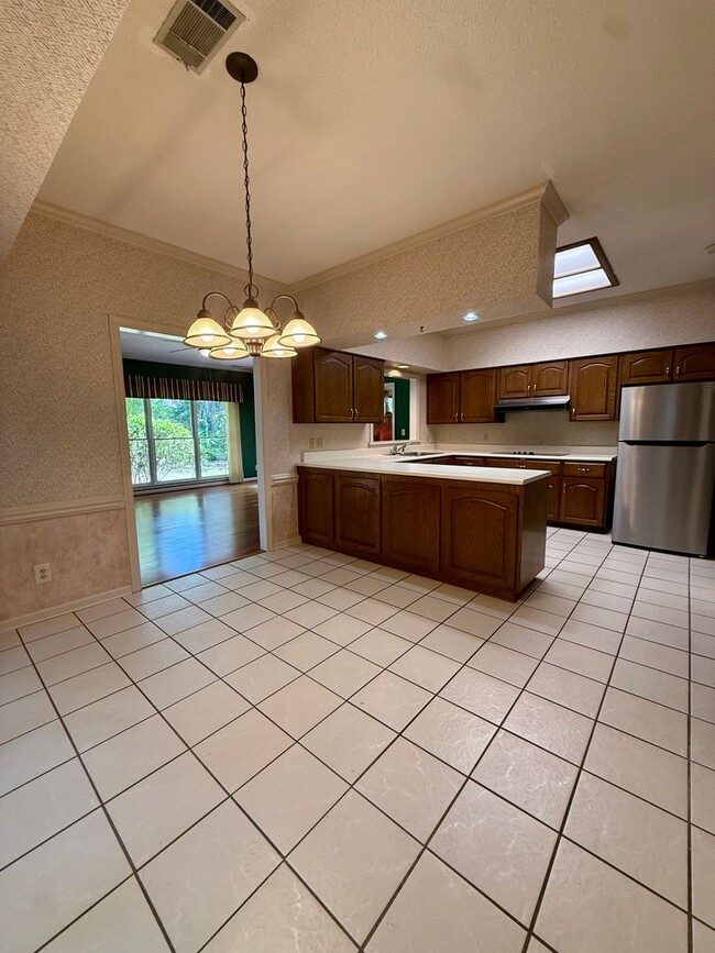 Photo - 11 Gossamer Ln