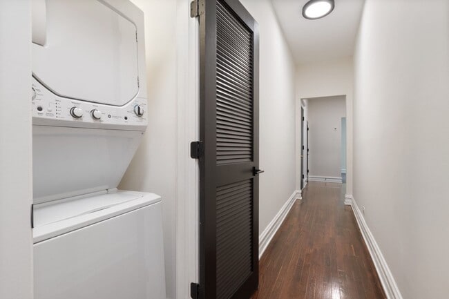 Photo - Renovated 3 bedroom in the heart of Logan Square - May 1st Unidad 1