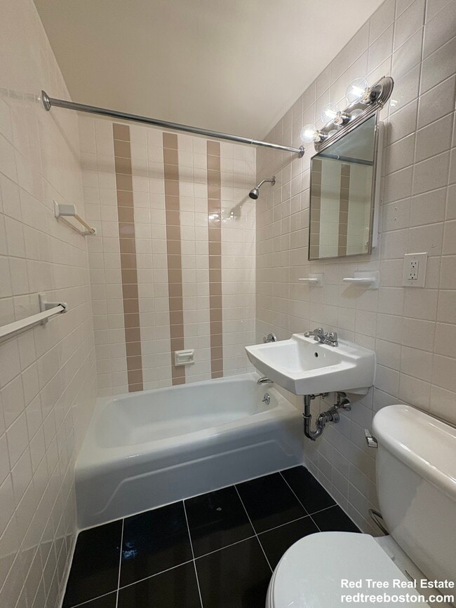 Photo - 164 N Beacon St Unidad 23