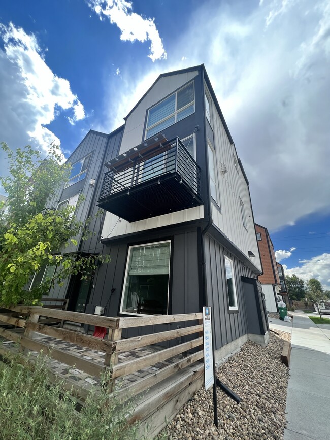 Building Photo - 5664 W 11th Pl Rental