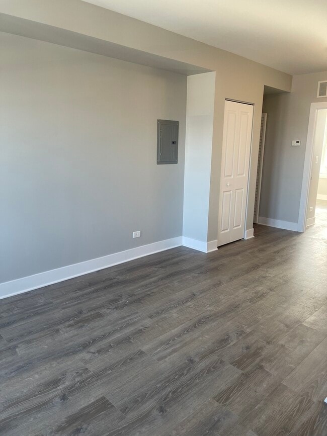 Photo - 722 N Austin Blvd