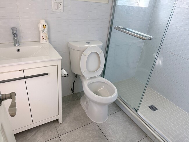 16 Vulcan St Unit 1