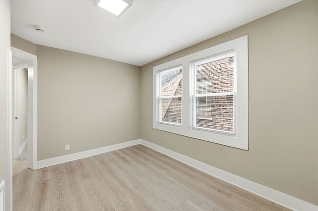 Photo - 1217 N Harding Ave Unit 2