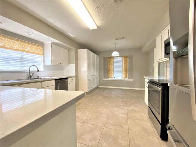 Building Photo - 12303 Longfellow Dr