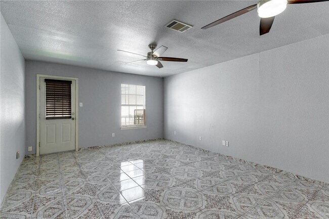 Photo - 6402 Santos St