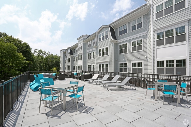 Colonial Pointe at Franklin Lakes