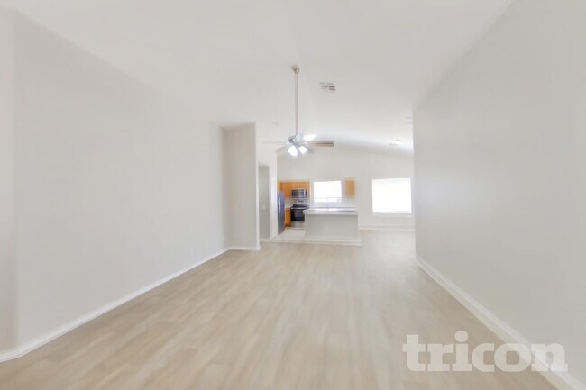 11446 W Roanoke Dr