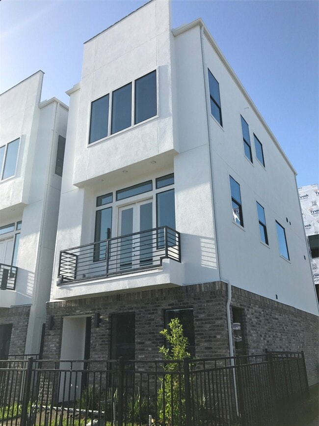 Building Photo - 5703 Larkin St