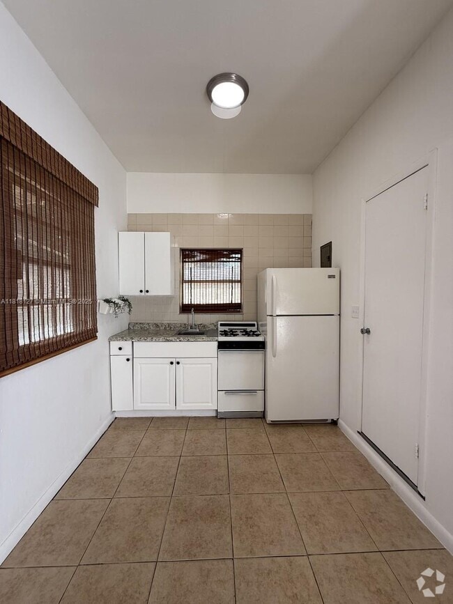 Building Photo - 242 NE 127th St Rental