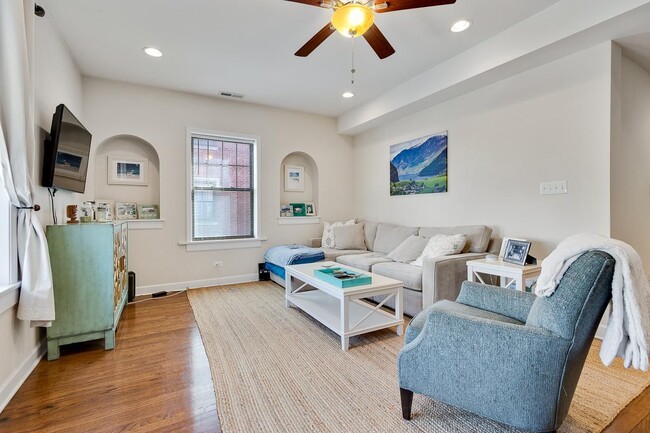 Photo - 3 bedroom in Chicago IL 60640 Unit 1