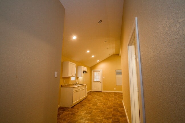 Building Photo - 526 Cooper St Unit B Rental
