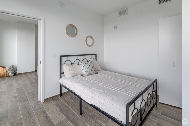 2BR, 2BA - 699SF - Bedroom II