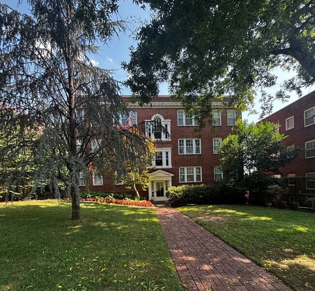 Building Photo - Immaculate 2/1.5/1 Condo off of Riverside Dr with a perfect river view from the top floor!