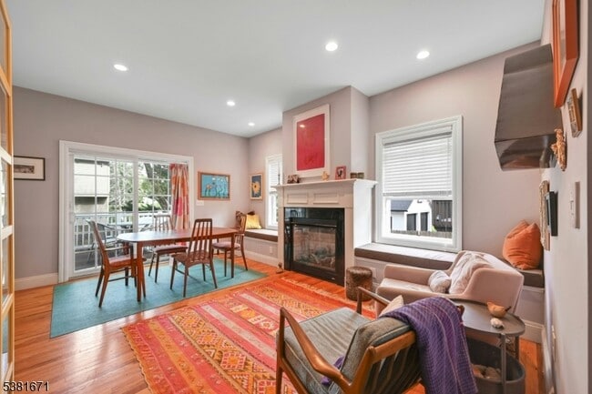 Photo - 921 Broadway