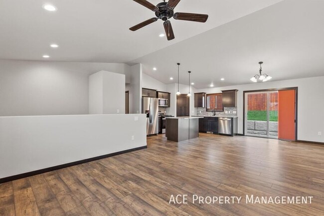 Photo - 840 Jones Dr