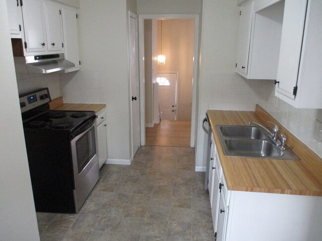 Photo - 1039 E Huntington Pl