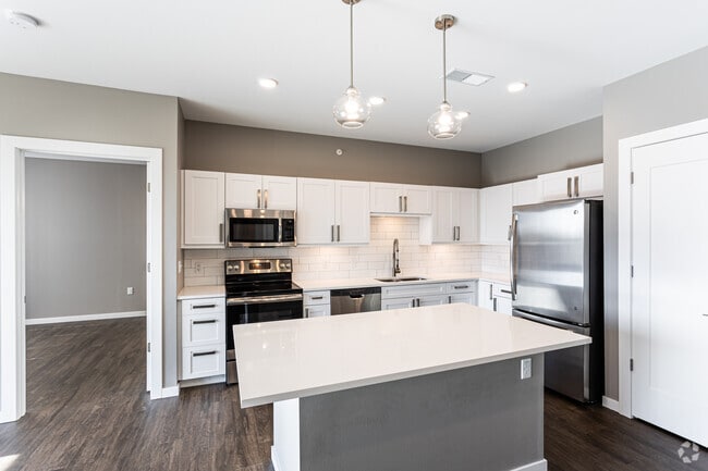 1BR, 1BA - 720 SF