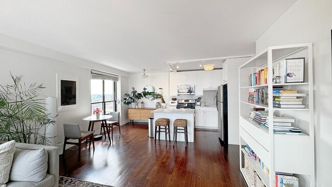 Photo - 2930 N Sheridan Rd Condo Unit 2012