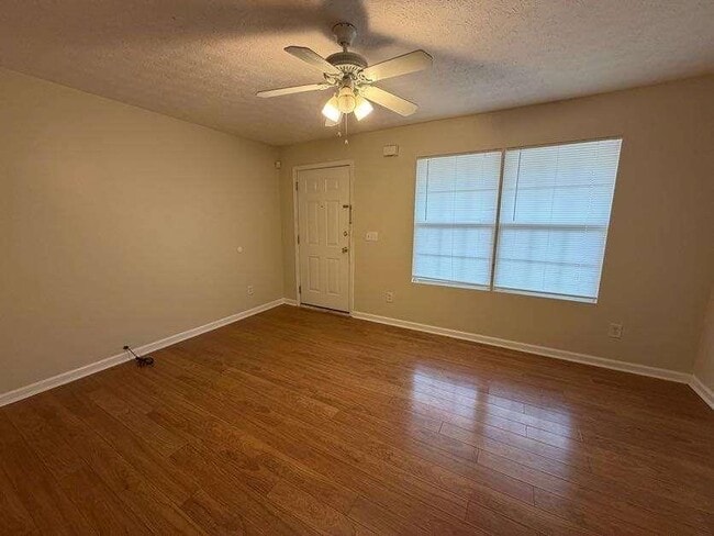 Photo - 5196 Tew Ln SW