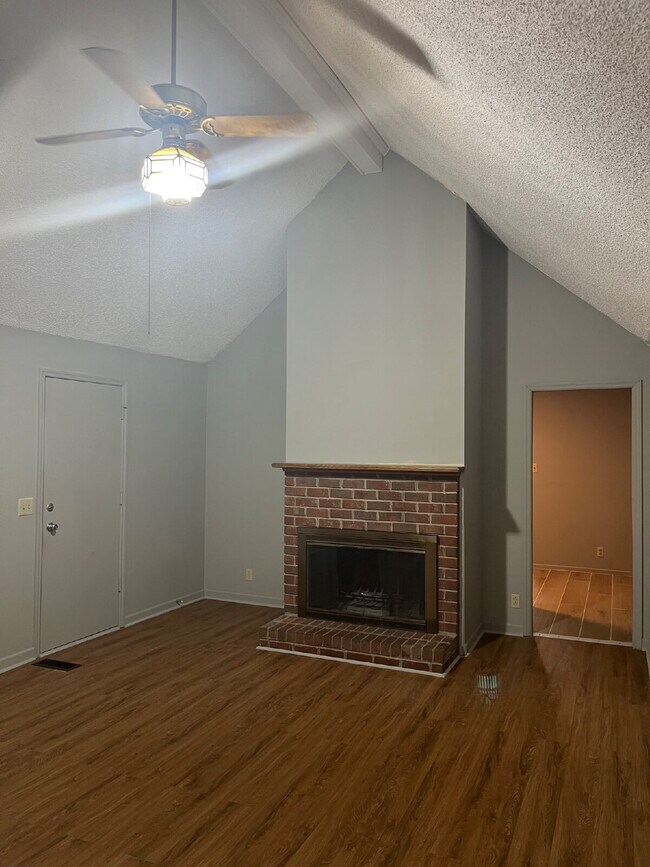 Photo - 665 Dutchmans Dr